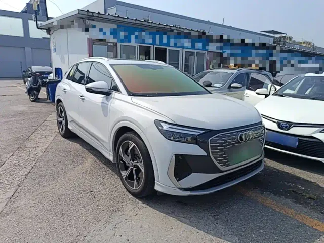 Audi Q4 e-tron — Фото автомобиля 3