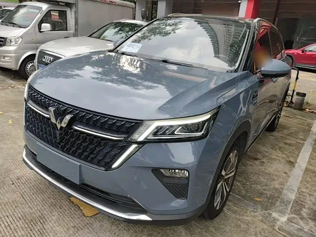 Фотография автомобиля — Wuling Asta