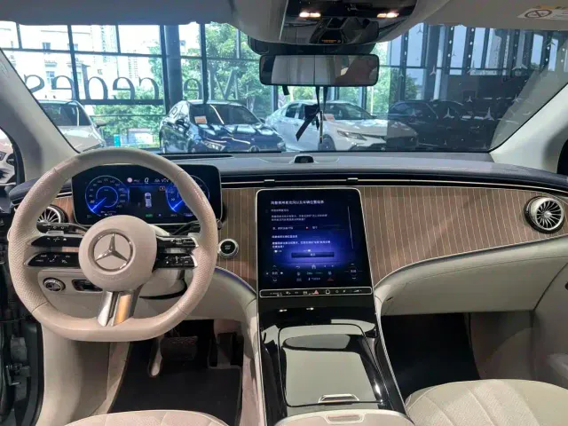 Mercedes-Benz EQE SUV — Фото автомобиля 9