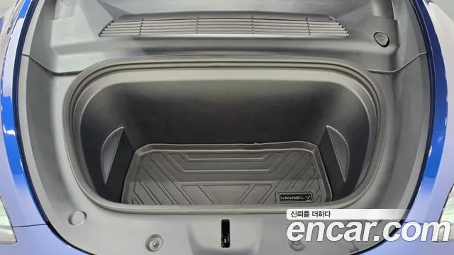 Tesla Model Y — Фото автомобиля 9