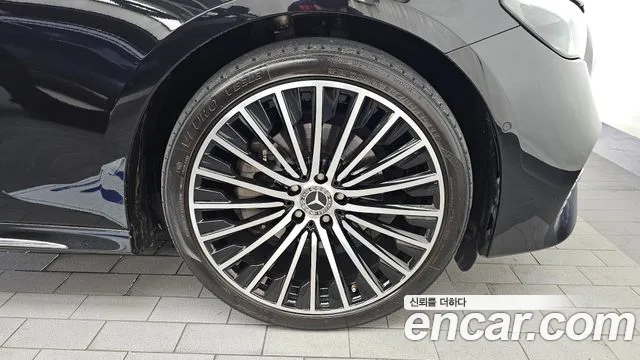 Mercedes-Benz E-Class — Фото автомобиля 19