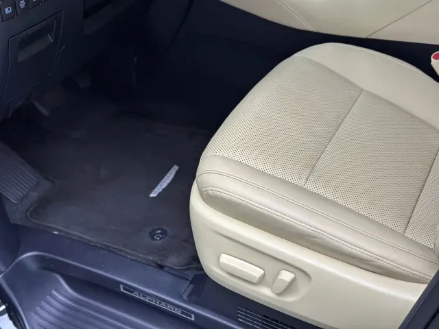 Toyota Alphard — Фото автомобиля 20