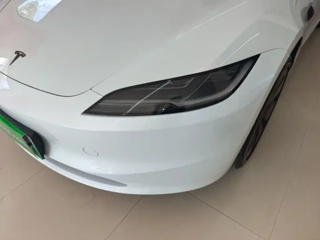 Tesla Model 3 — Фото автомобиля 23