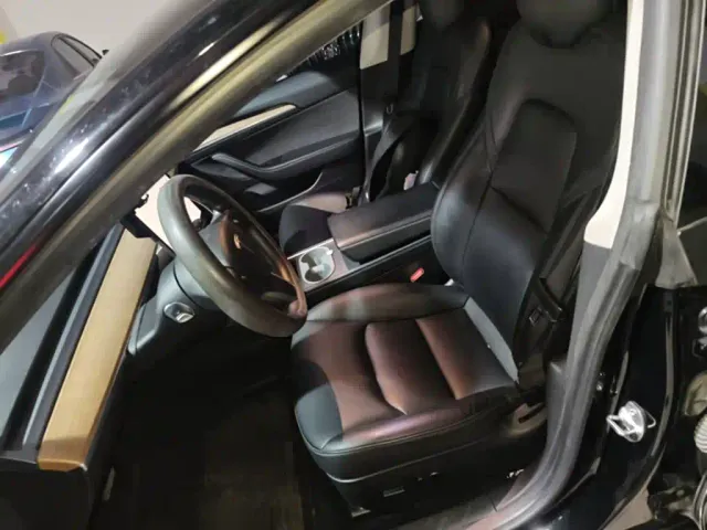 Tesla Model 3 — Фото автомобиля 14