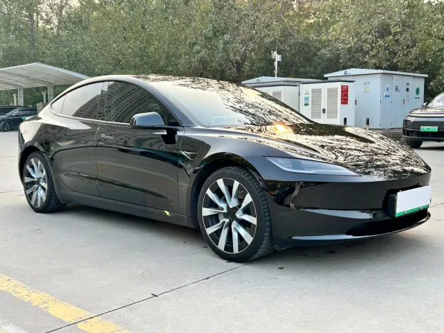 Tesla Model 3 — Фото автомобиля 3