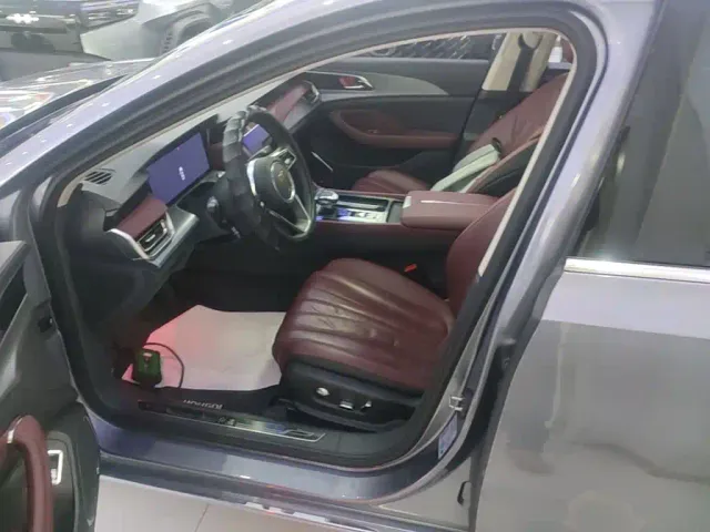 Hongqi H5 — Фото автомобиля 10