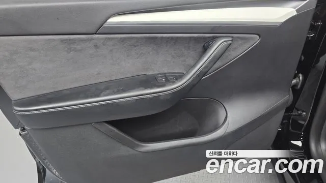 Tesla Model Y — Фото автомобиля 13