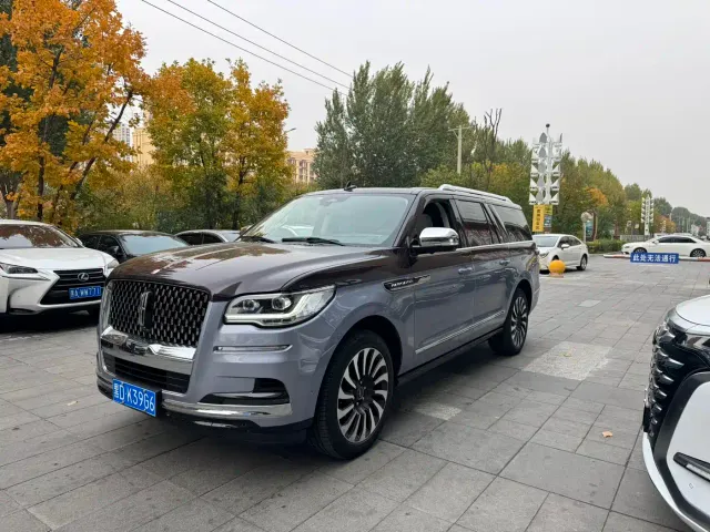 Фотография автомобиля — Lincoln Navigator One