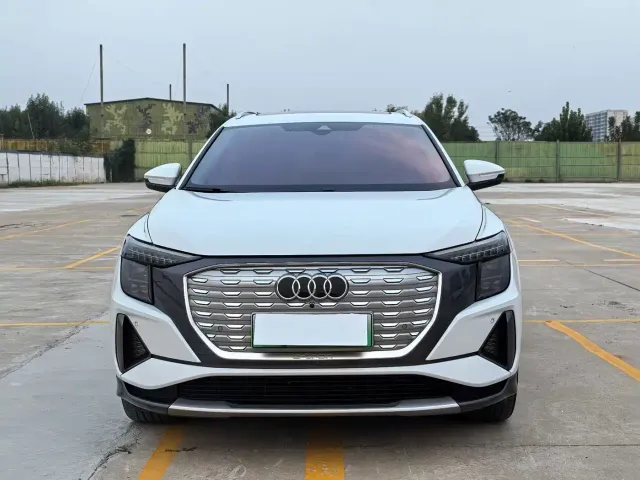 Audi Q5 e-tron — Фото автомобиля 2