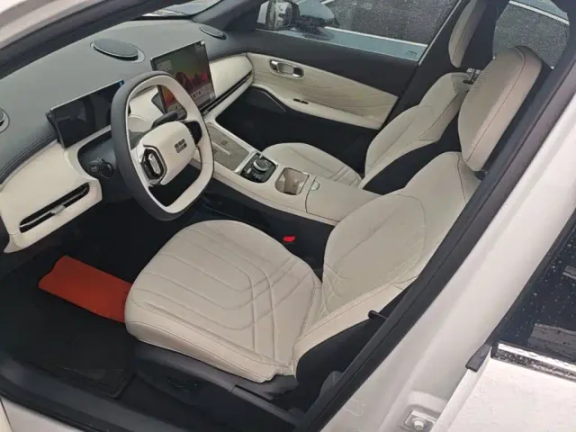 Geely Galaxy Starship 7 EM-i — Фото автомобиля 14
