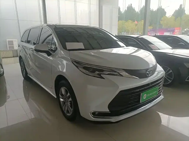 Toyota Sienna — Фото автомобиля 3