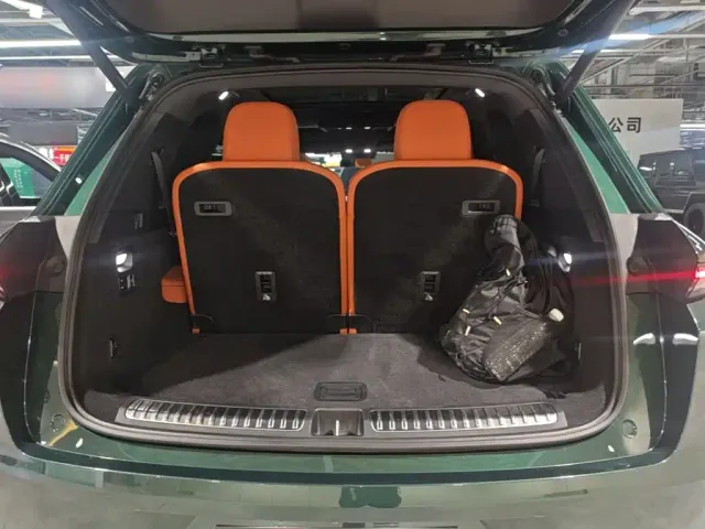 Li Auto L8 — Фото автомобиля 18