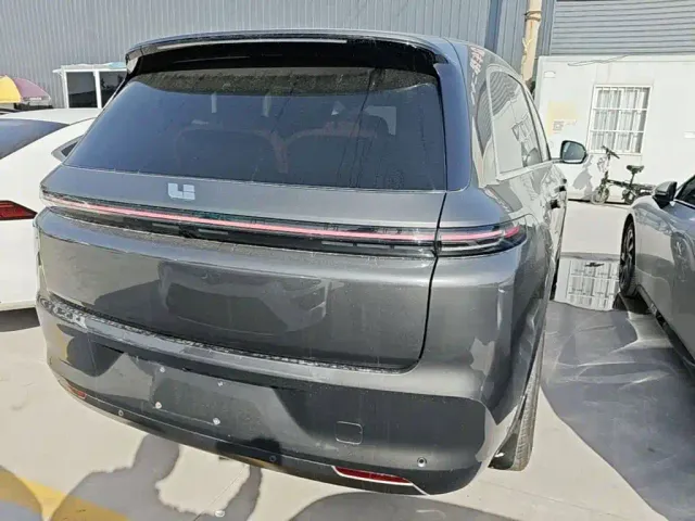 Li Auto L8 — Фото автомобиля 6