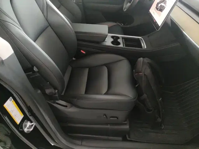 Tesla Model Y — Фото автомобиля 24