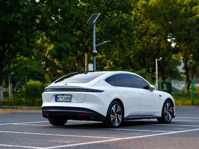 Nio ET5 — Фото автомобиля 6