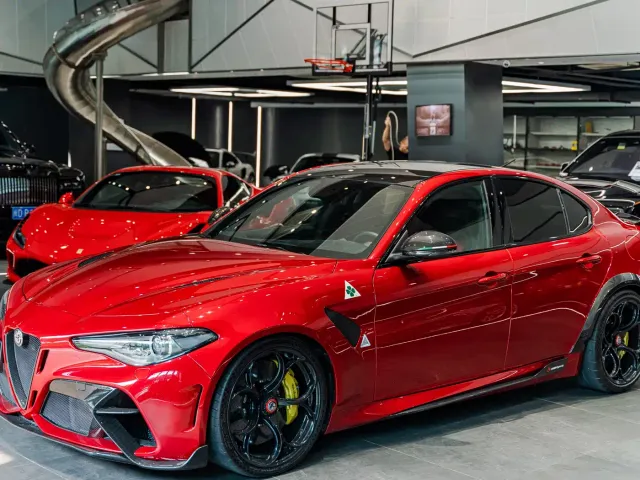 Фотография автомобиля — Alfa Romeo Giulia