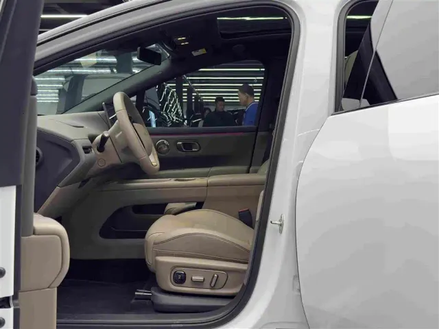 Li Auto i6 — Фото автомобиля 8