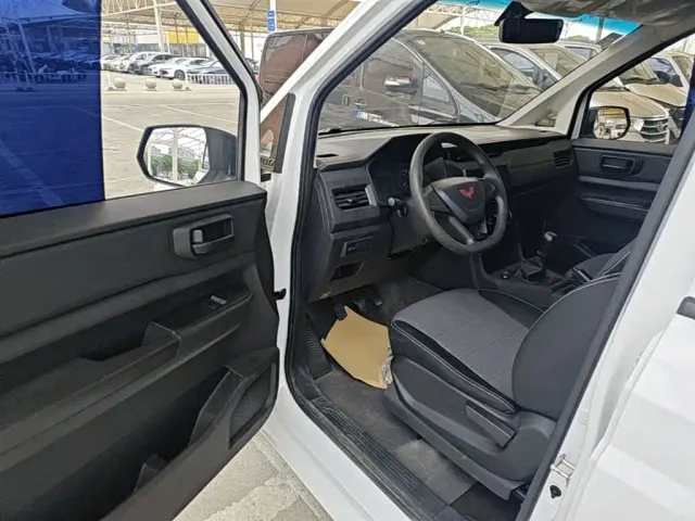 Wuling Hongguang Plus — Фото автомобиля 15