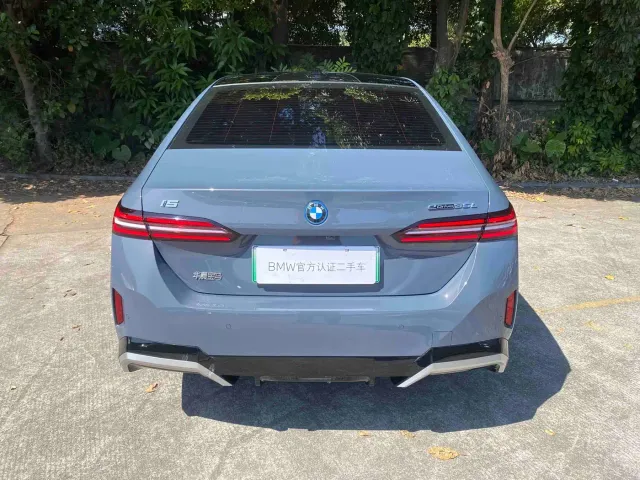 BMW i5 — Фото автомобиля 3