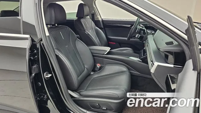 Hyundai Grandeur Grandeur (GN7) 2.5 Бензин 2WD — Фото автомобиля 11