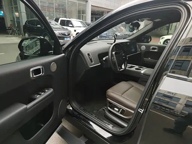 Li Auto L9 — Фото автомобиля 15