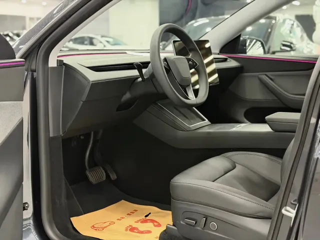 Tesla Model Y — Фото автомобиля 7