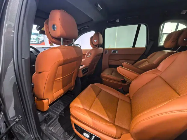 Li Auto L8 — Фото автомобиля 11