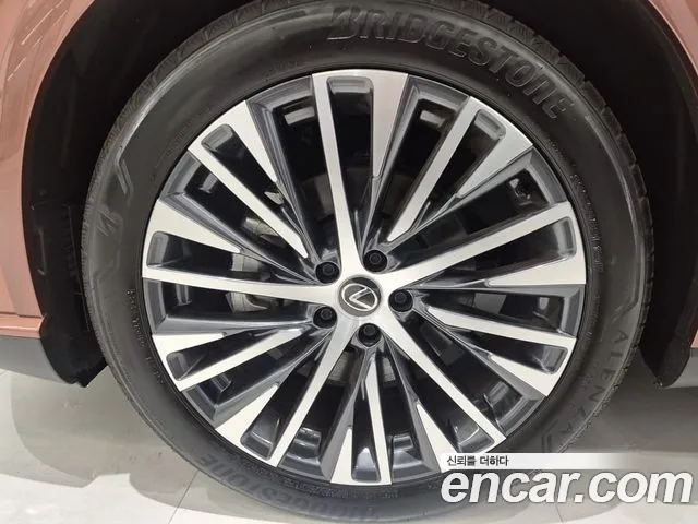 Lexus RX RX450h+ 5th Gen — Фото автомобиля 5