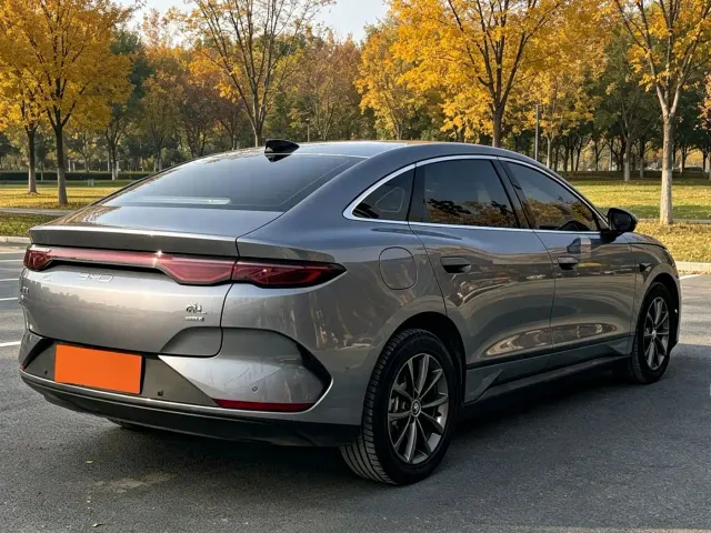 BYD Qin L — Фото автомобиля 6