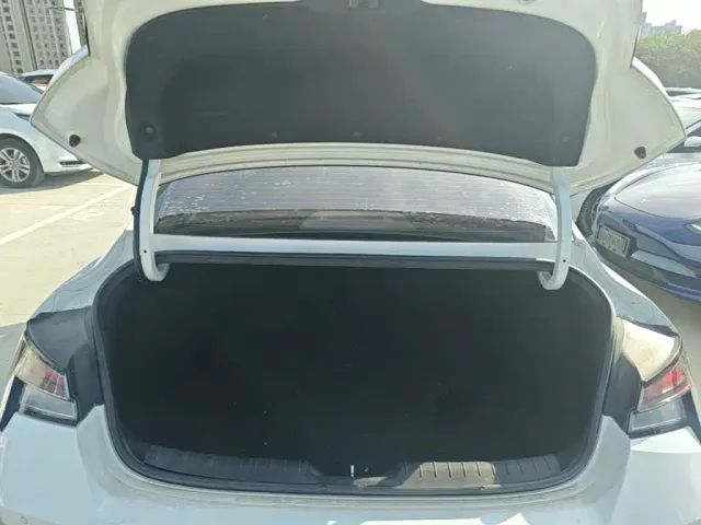 Hyundai Elantra — Фото автомобиля 18