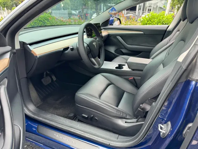 Tesla Model 3 — Фото автомобиля 7