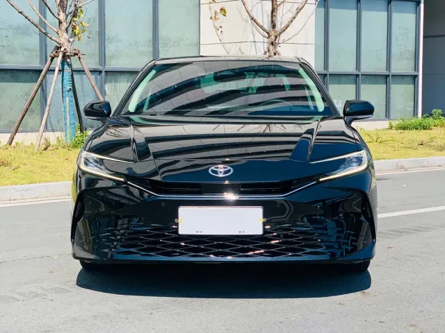Toyota Camry — Фото автомобиля 2