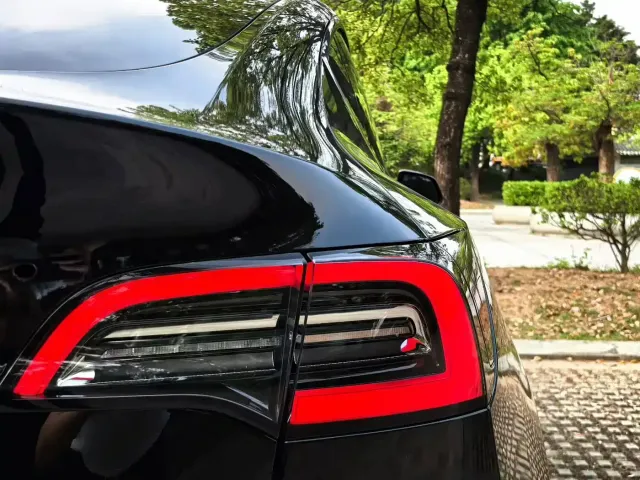 Tesla Model Y 2021 Standard Range Rear-Wheel Drive — Фото автомобиля 5