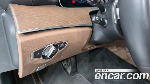 Mercedes-Benz E-Class — Фото автомобиля 18