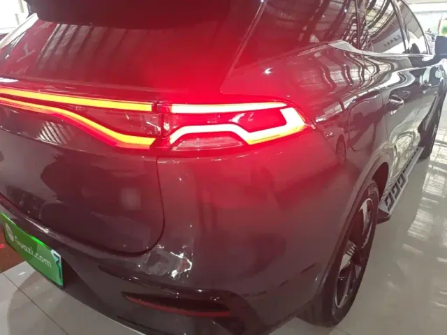 BYD Tang — Фото автомобиля 7