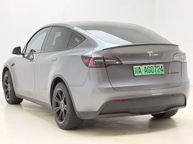Tesla Model Y — Фото автомобиля 4