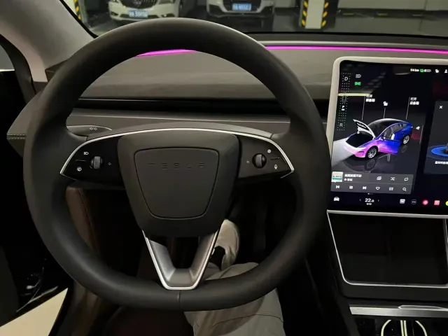 Tesla Model Y — Фото автомобиля 11