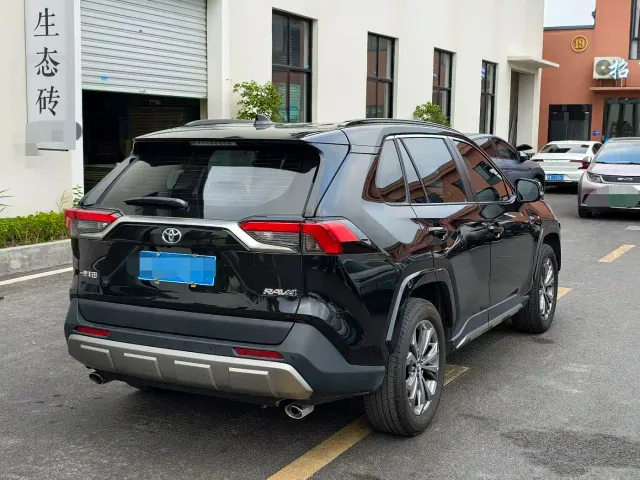 Toyota RAV4 — Фото автомобиля 9