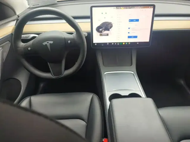 Tesla Model Y — Фото автомобиля 9