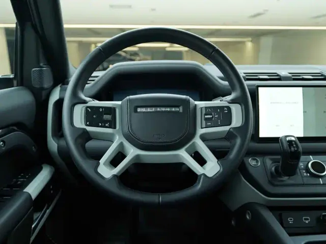 Land Rover Defender — Фото автомобиля 17