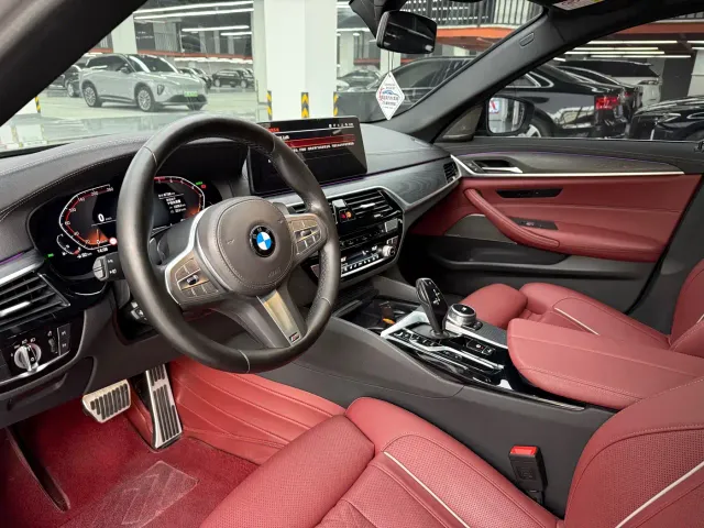 BMW 5 Series — Фото автомобиля 5