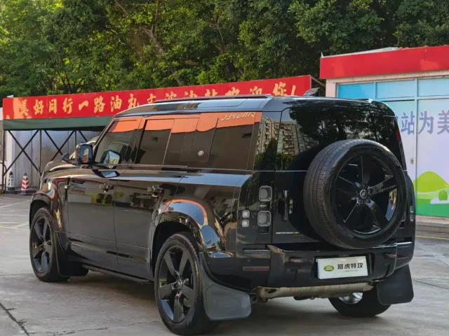 Land Rover Defender — Фото автомобиля 10