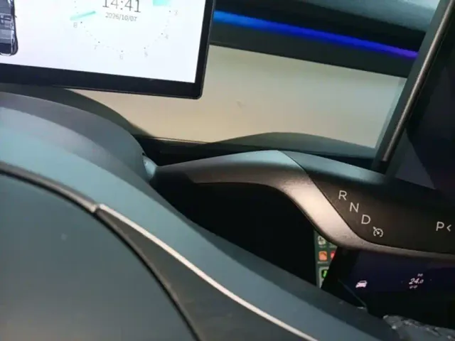 Tesla Model Y — Фото автомобиля 13