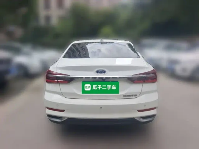 Ford Escort — Фото автомобиля 20