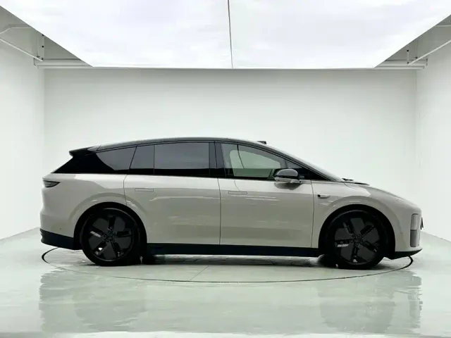Li Auto i6 — Фото автомобиля 5