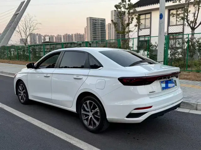 Geely Emgrand — Фото автомобиля 6