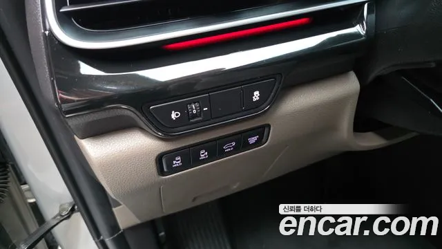 Kia Carnival Generation 4 — Фото автомобиля 27