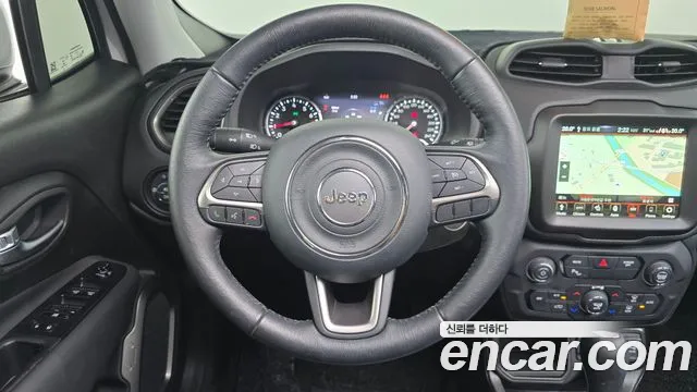 Jeep Renegade — Фото автомобиля 15