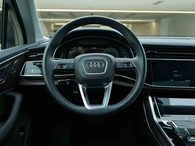 Audi Q7 — Фото автомобиля 18