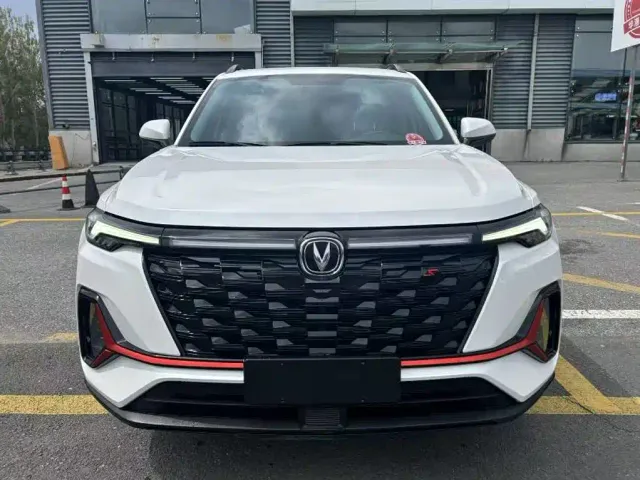 Changan CS35 Plus — Фото автомобиля 2